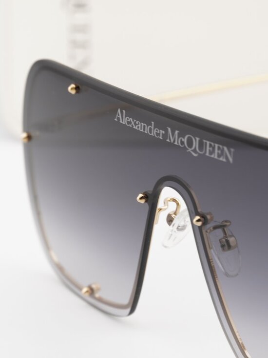 Alexander McQueen AM0362S 003 Shield Rimless Sunglasses - Gold / Grey main image 5